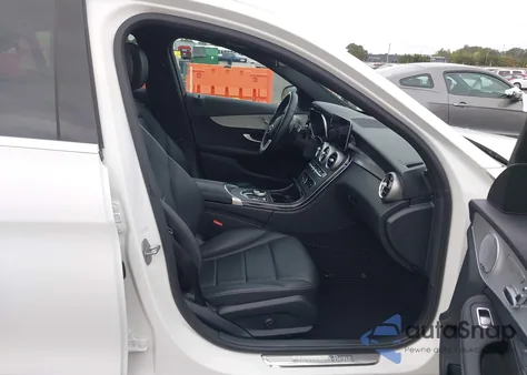 2021 Mercedes-Benz C 300 4Matic z USA, uszkodzony, nr VIN W1KWF8EB8MR625884